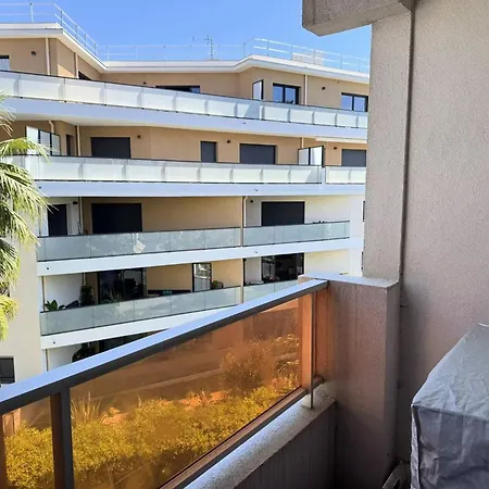 Avec Parking Et A/c Proche - Fr-1-100-357 *