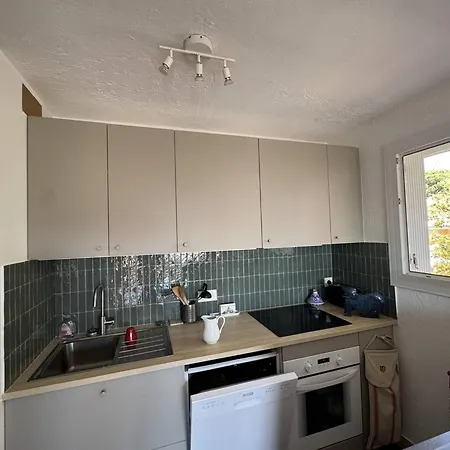 Avec Parking Et A/c Proche - Fr-1-100-357 Apartment